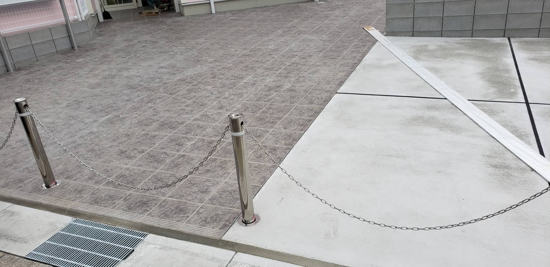 駐車場ポール設置 | 名古屋市西区のエクステリア工事ならイズ美