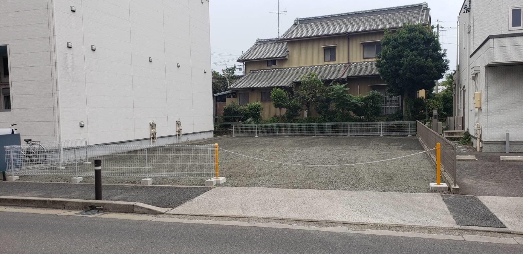 駐車場ポール新設 | 名古屋市西区のエクステリア工事ならイズ美