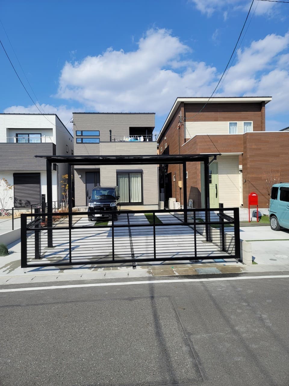跳ね上げゲート・カーポート設置 | 名古屋市西区のエクステリア工事ならイズ美