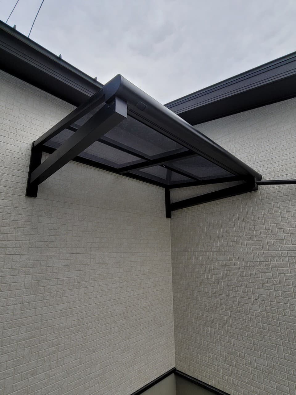 庇屋根設置 | 名古屋市西区のエクステリア工事ならイズ美